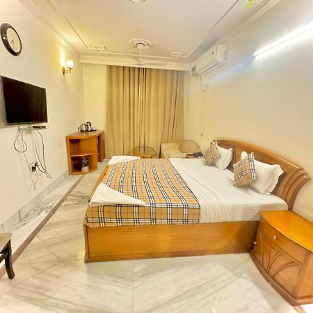 Hotel Pablas International, New Delhi, Near Metro Zewnętrze zdjęcie