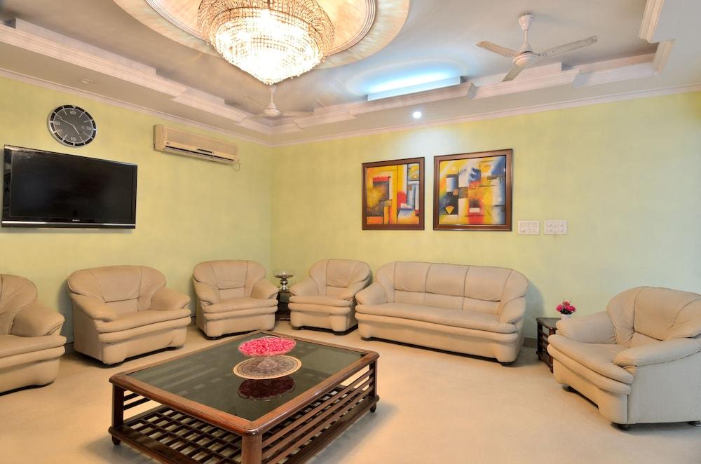 Hotel Pablas International, New Delhi, Near Metro Zewnętrze zdjęcie