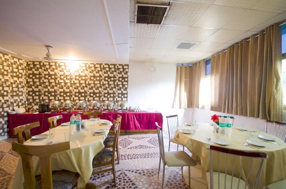 Hotel Pablas International, New Delhi, Near Metro Zewnętrze zdjęcie