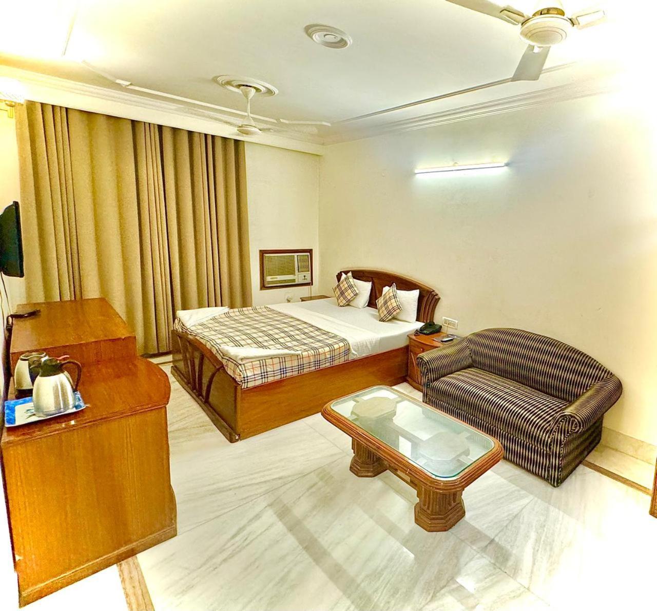 Hotel Pablas International, New Delhi, Near Metro Zewnętrze zdjęcie