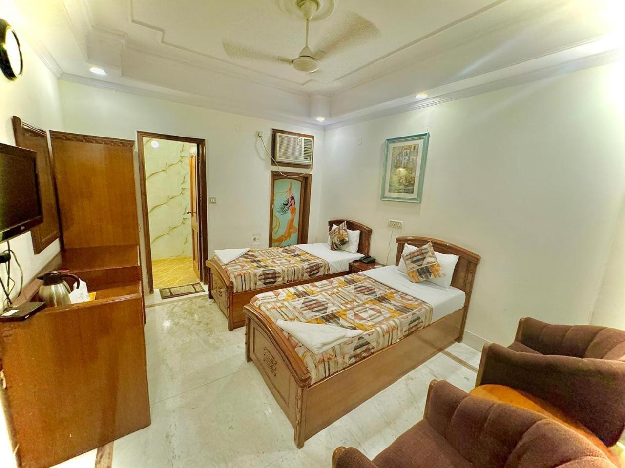 Hotel Pablas International, New Delhi, Near Metro Zewnętrze zdjęcie