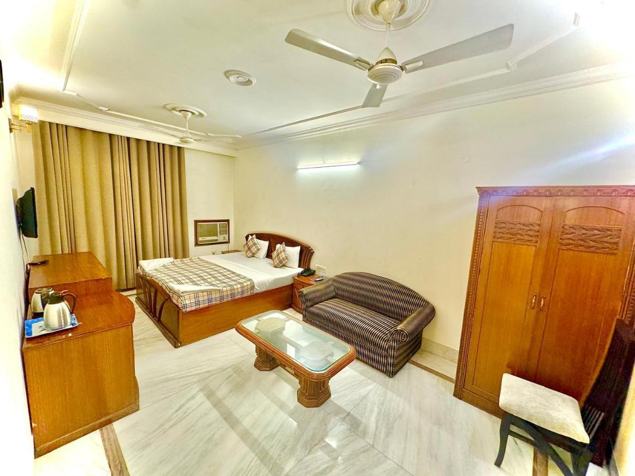 Hotel Pablas International, New Delhi, Near Metro Zewnętrze zdjęcie