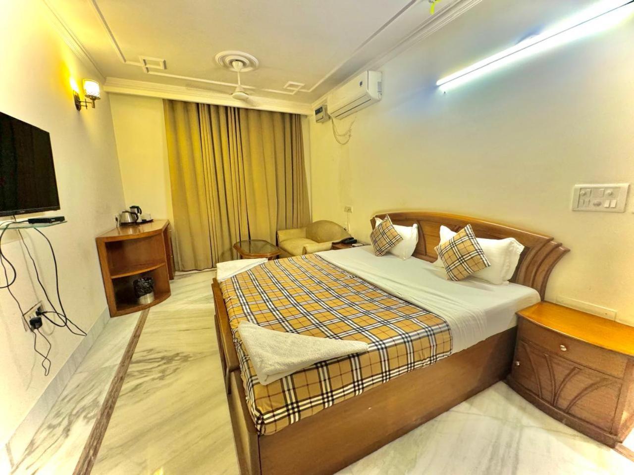 Hotel Pablas International, New Delhi, Near Metro Zewnętrze zdjęcie