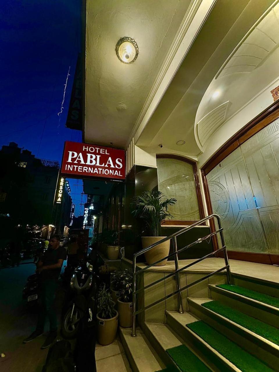 Hotel Pablas International, New Delhi, Near Metro Zewnętrze zdjęcie