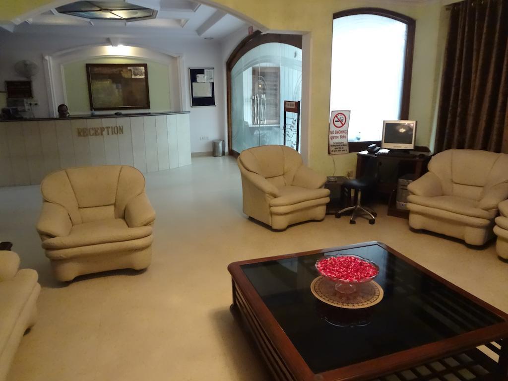 Hotel Pablas International, New Delhi, Near Metro Zewnętrze zdjęcie