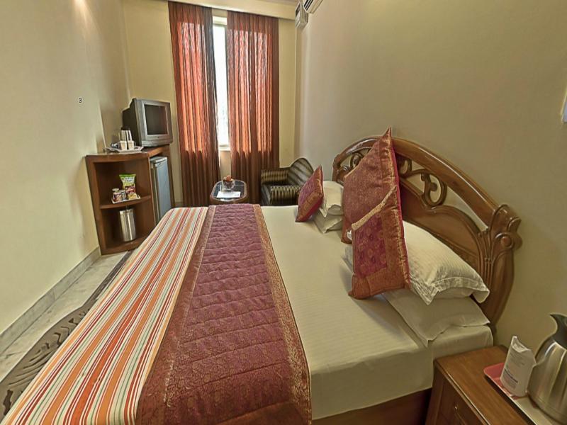 Hotel Pablas International, New Delhi, Near Metro Zewnętrze zdjęcie