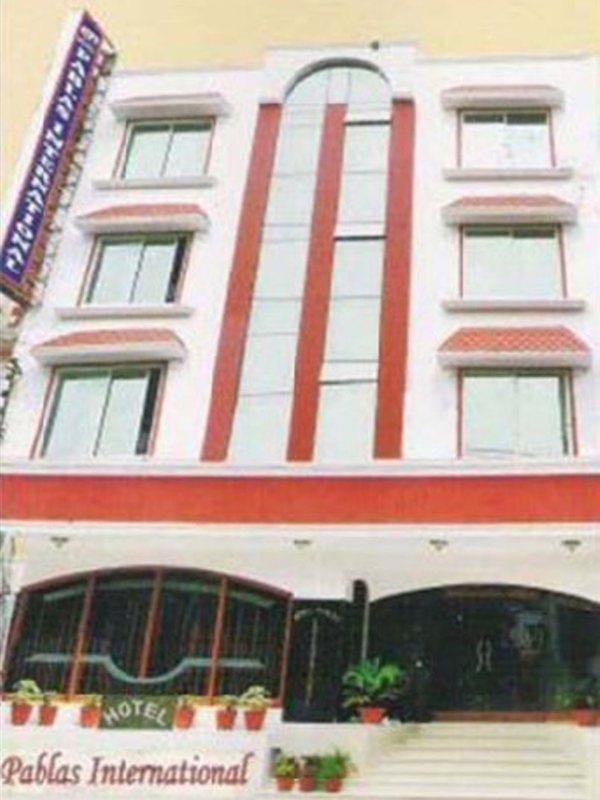 Hotel Pablas International, New Delhi, Near Metro Zewnętrze zdjęcie