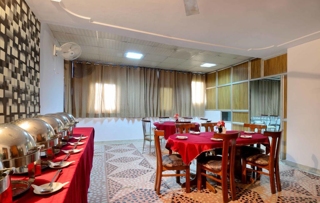 Hotel Pablas International, New Delhi, Near Metro Zewnętrze zdjęcie