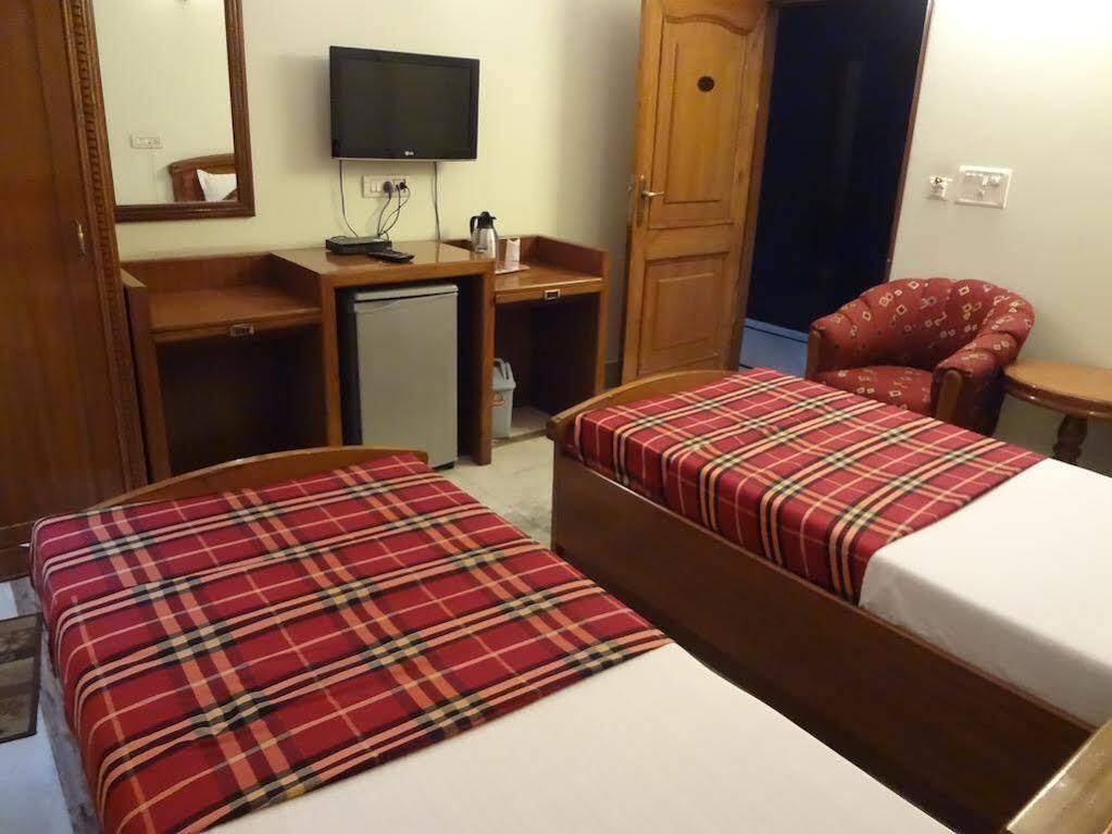 Hotel Pablas International, New Delhi, Near Metro Zewnętrze zdjęcie