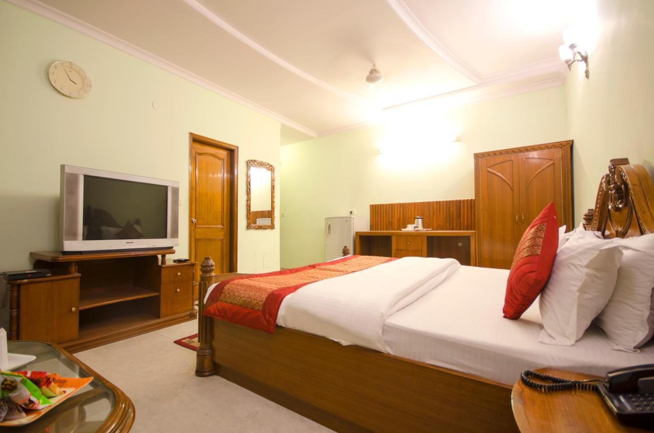 Hotel Pablas International, New Delhi, Near Metro Zewnętrze zdjęcie